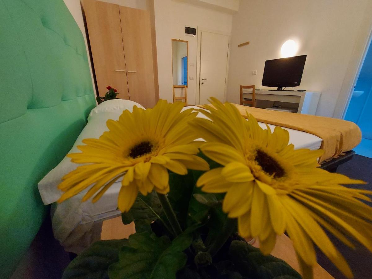 Hotel Senza Pensieri Riccione Exteriér fotografie